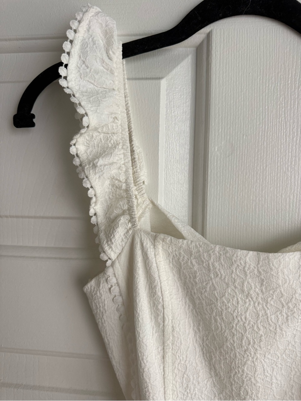 Backless Ruffle Hem White Sundress - Picture 3 of 4